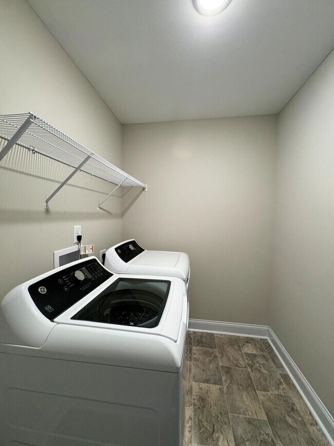 Building Photo - Beautiful 4 Bed 3 Bath Home with Bonus Room