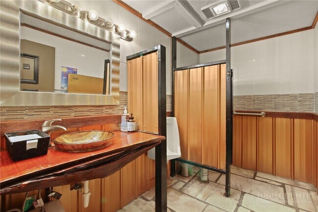 Building Photo - 1003 Beech Mountain Pkwy