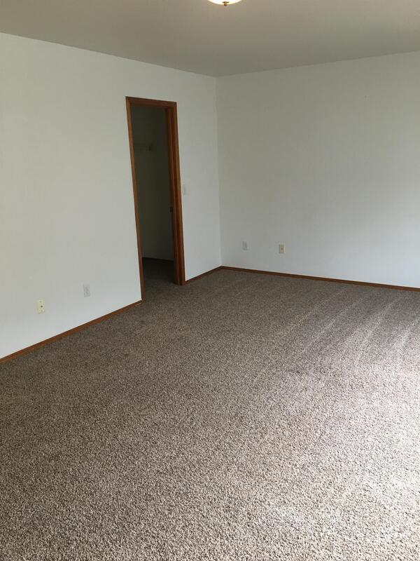 Building Photo - 1330 D S Skyline Dr