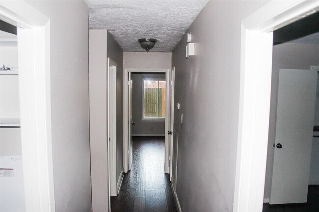 Building Photo - 19734 Lake Hollow Ln