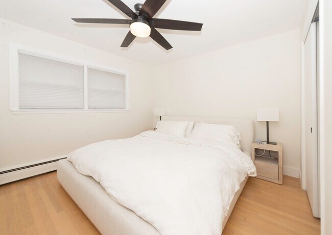 Building Photo - 4030 N Mozart St