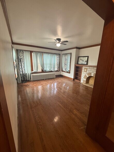 Building Photo - 5115 W Schubert Ave