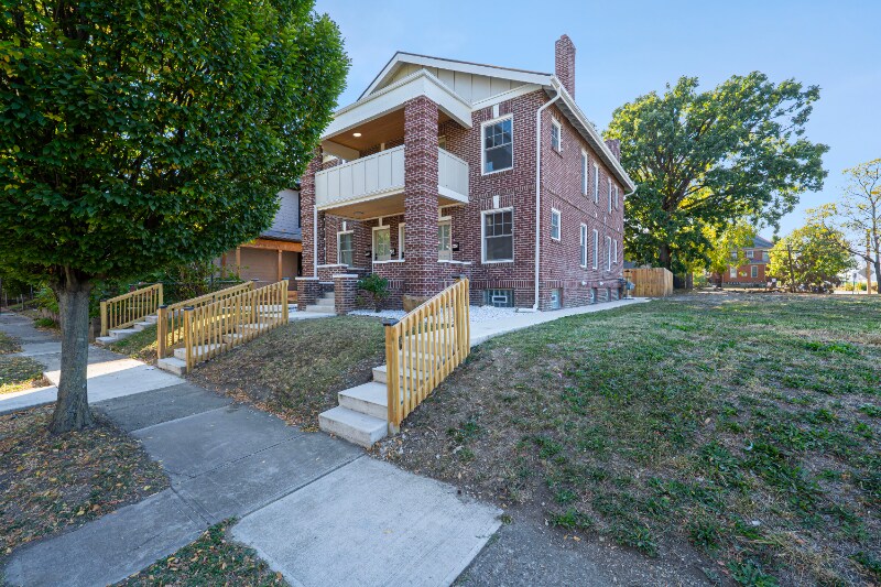 Primary Photo - 605-607-607 S Champion Ave