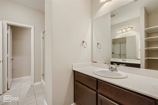 Building Photo - 1313 Lakecrest Ln