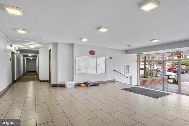 Building Photo - 5801 Quantrell Ave