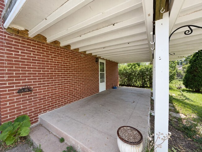 Building Photo - 6797 Lawnton St