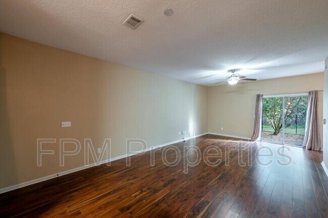 Building Photo - 807 Scrub Jay Dr