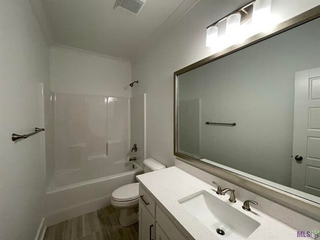 Building Photo - 3 Bedroom With a Bonus Room In Central Sch...