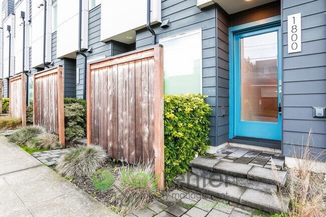Building Photo - Bright, Modern Townhome Steps from Ballard Dining and Cafes