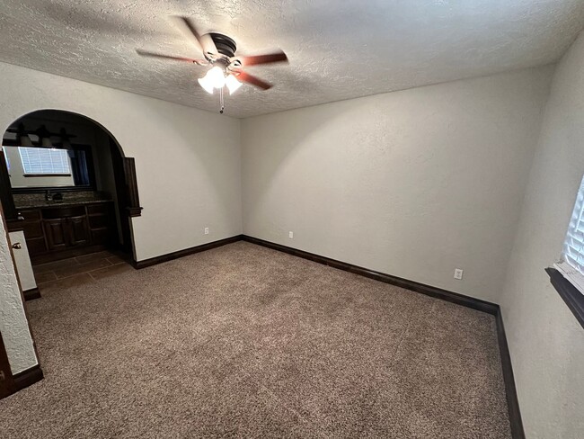 Building Photo - Spacious 3-Bedroom, 2-Bath Home in SE OKC!