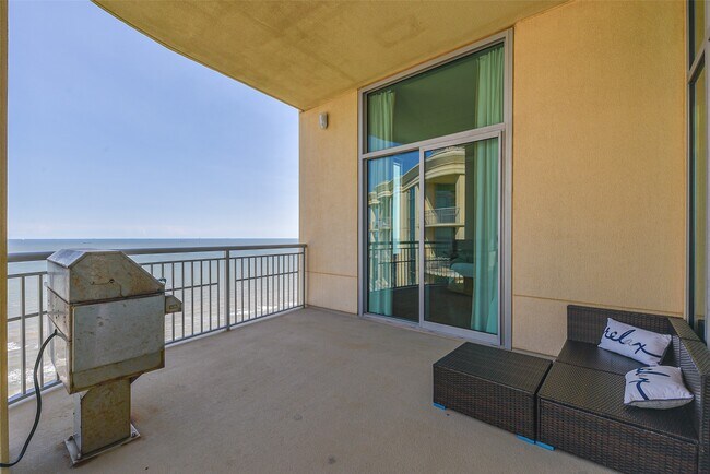 Building Photo - 801 E Beach Dr