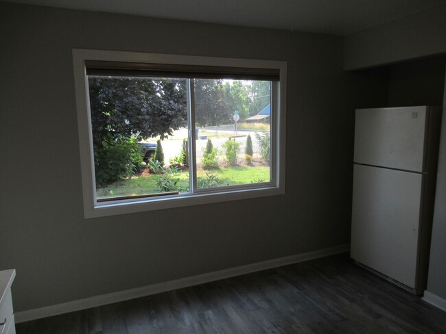 Building Photo - Totally Remodeled 2 Bedroom