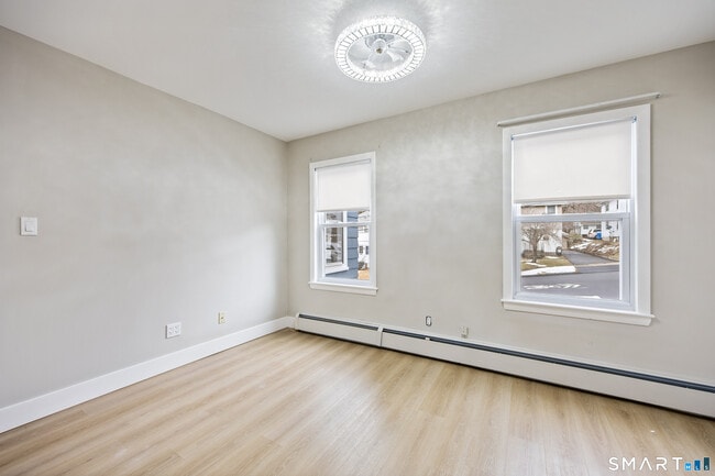 Building Photo - 87 Putnam St