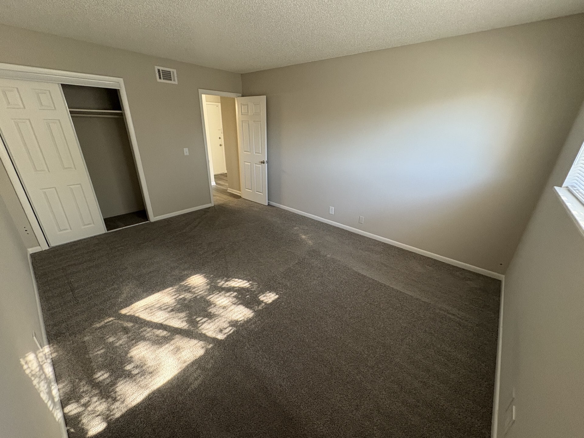 Building Photo - 1005 Hickory Hill Ln