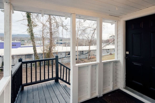 Building Photo - 217 Highland Ave