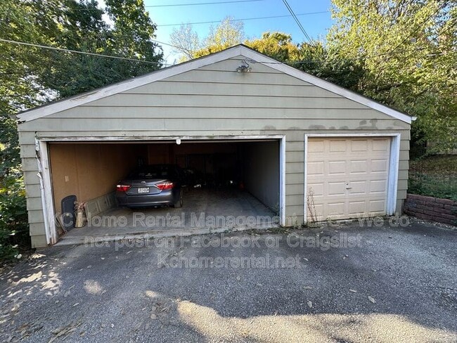 Building Photo - 207 W 51 Terrace