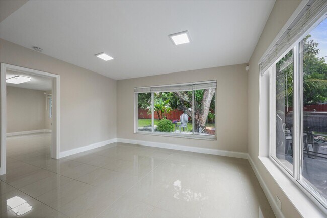 Building Photo - 1137 NE 1st Ave.