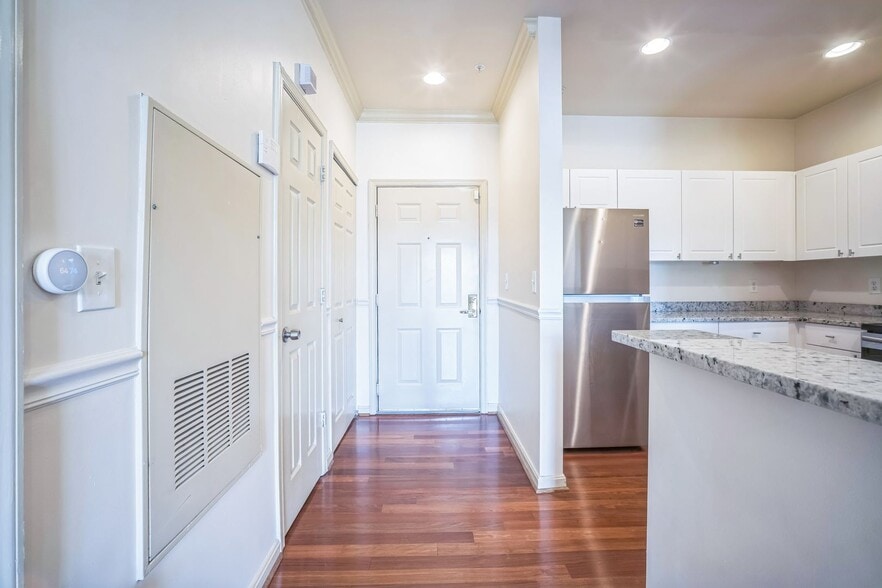 Building Photo - 4551 Strutfield Ln