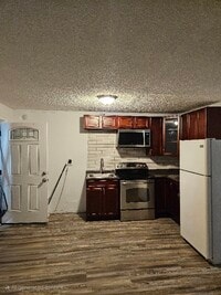 Building Photo - 62 Woodland St