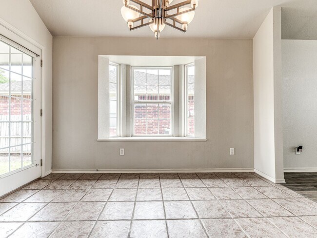Building Photo - Charming home in North Edmond + Deer Creek Schools