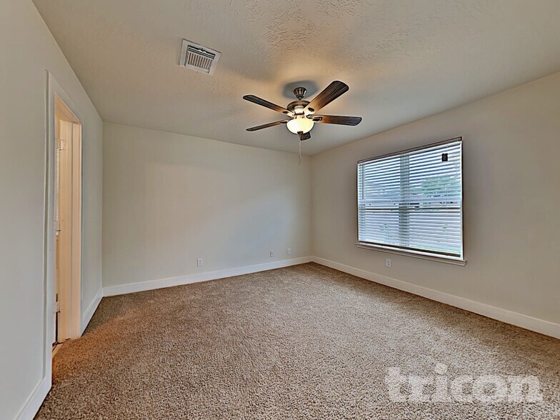 Building Photo - 15810 W Park Ct