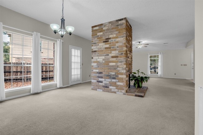 Building Photo - 10 Treadwell Ct