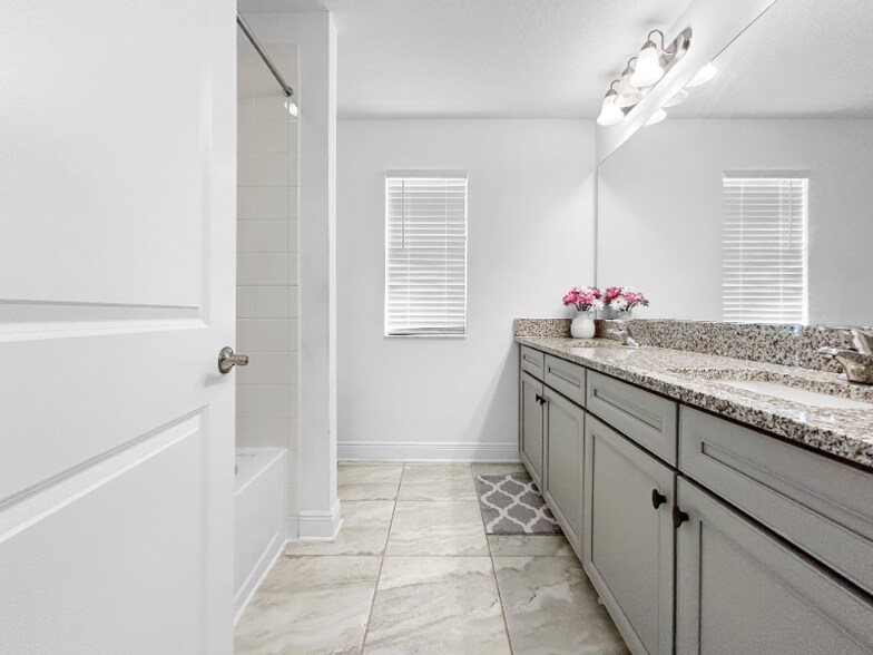 Building Photo - 9714 Provencal Ave