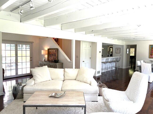 Building Photo - 136 Nichols Hill Rd