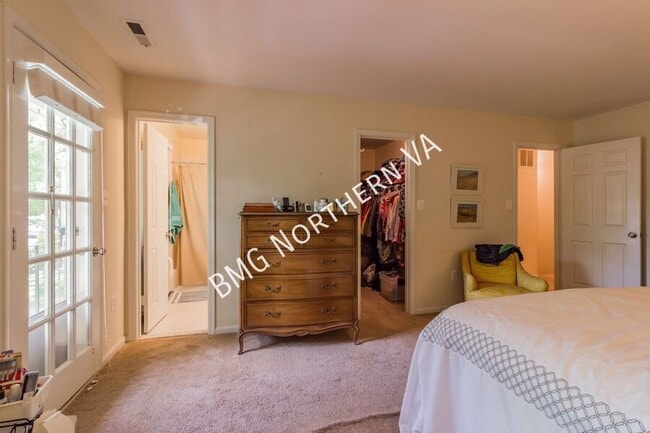 Building Photo - 3019 Seven Oaks Pl