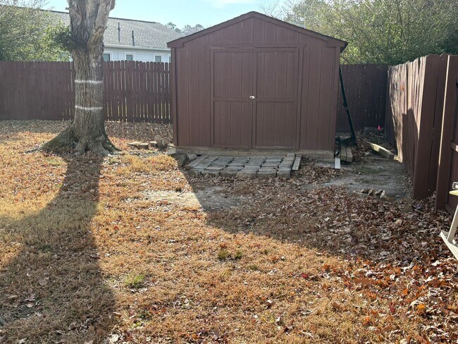 Building Photo - Beautiful updated home with new flooring and fresh paint