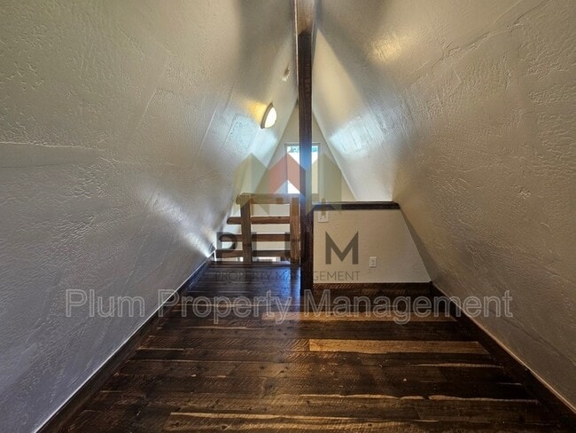 Building Photo - 213 Sommers St