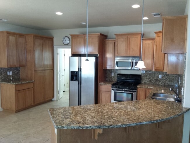 Building Photo - Lake California Home for Rent | Gated Community, Lake Access, River Access, Garage