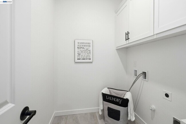 Building Photo - 1550 Plumas Dr