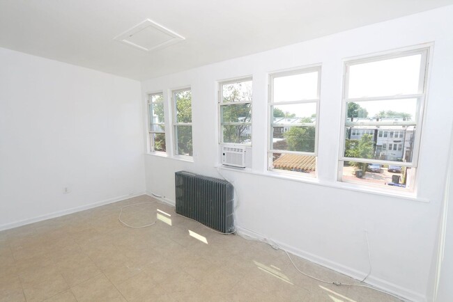 Building Photo - Lovely 3 bedroom home near Howard Universt...