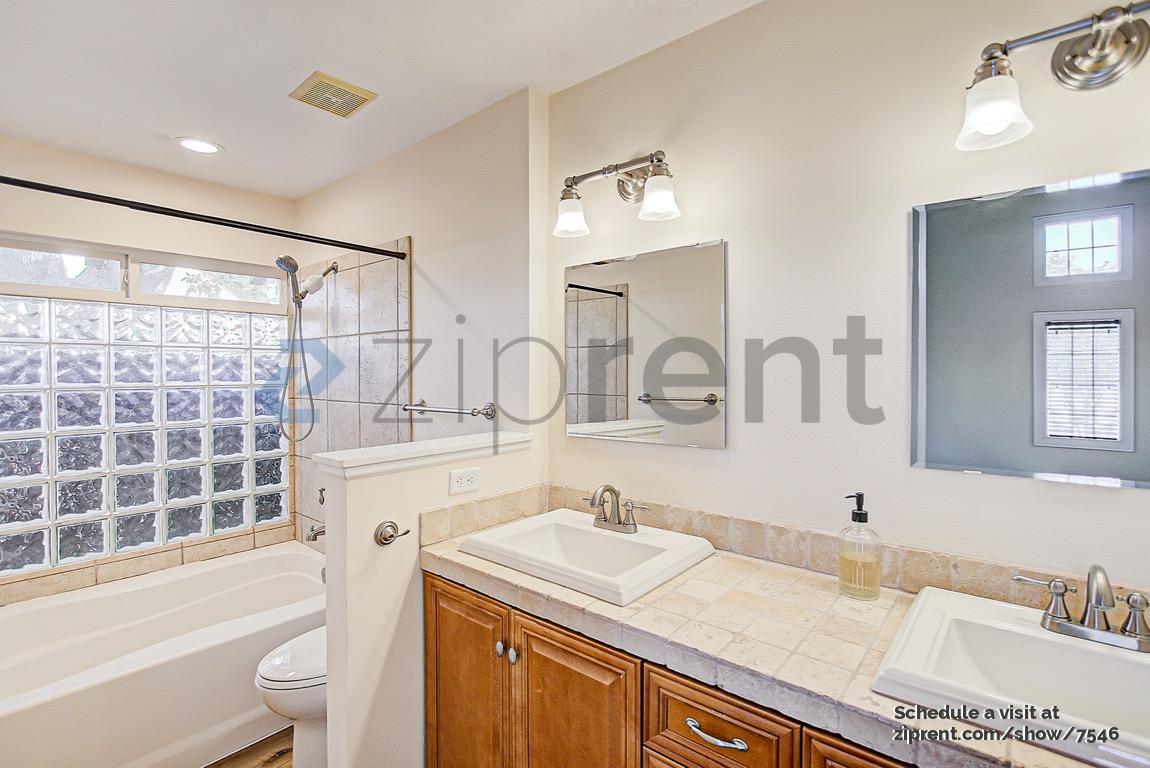 Building Photo - 770 Silver Cloud St