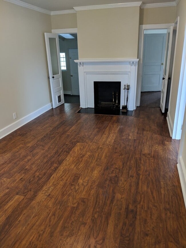 Building Photo - 3 Bed, 1 Bath - East Nashville Gem, Walking Distance to The Pharmacy