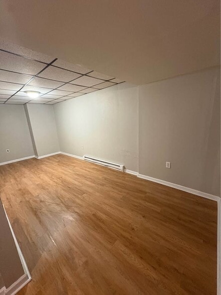 bedroom1 - 609 W Race St