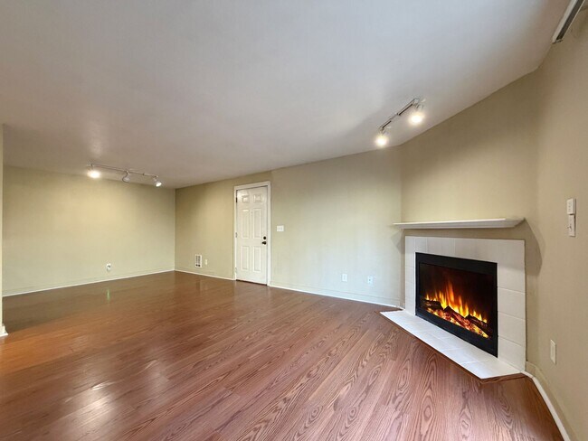 Building Photo - 16817 Larch Way