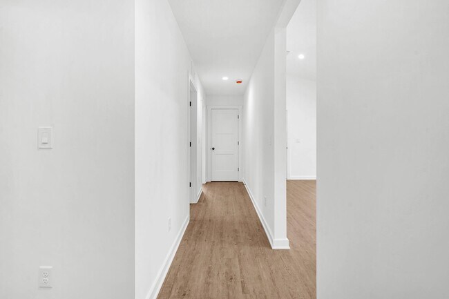 Building Photo - 972 W 9th St