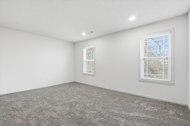 Building Photo - 417 N Village Cir