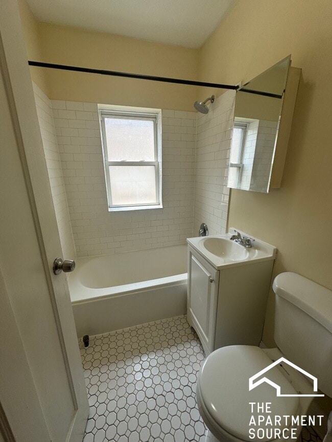 Building Photo - 6214 N Mozart St