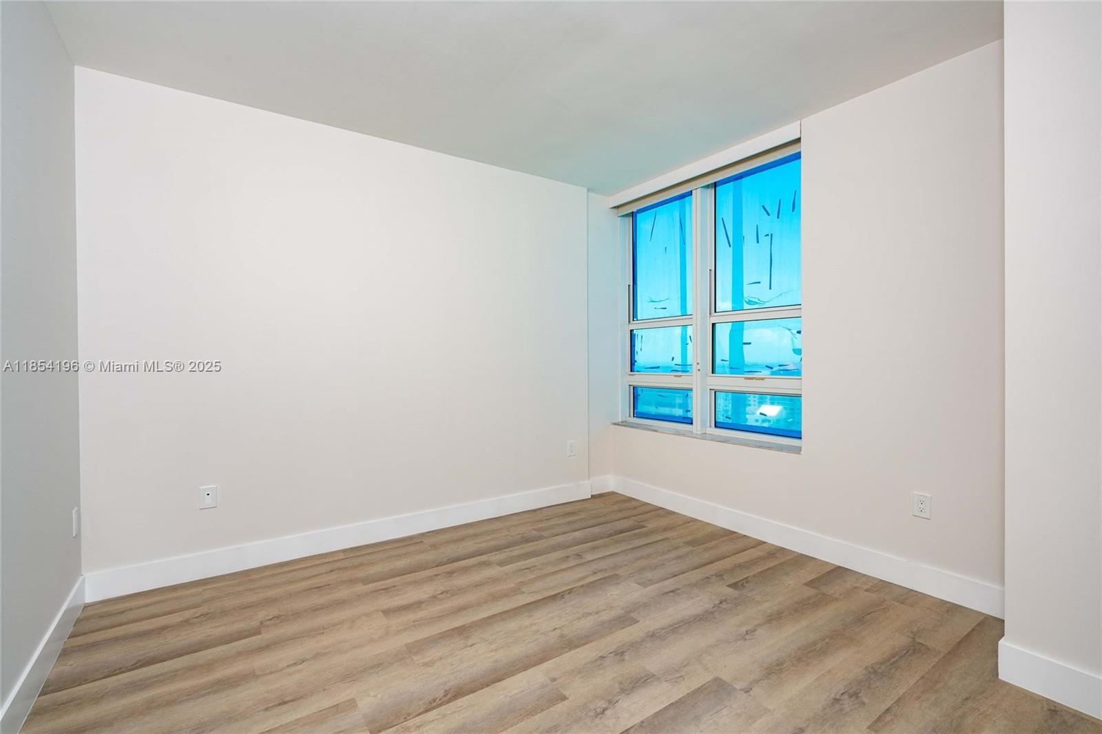 Building Photo - 950 Brickell Bay Dr