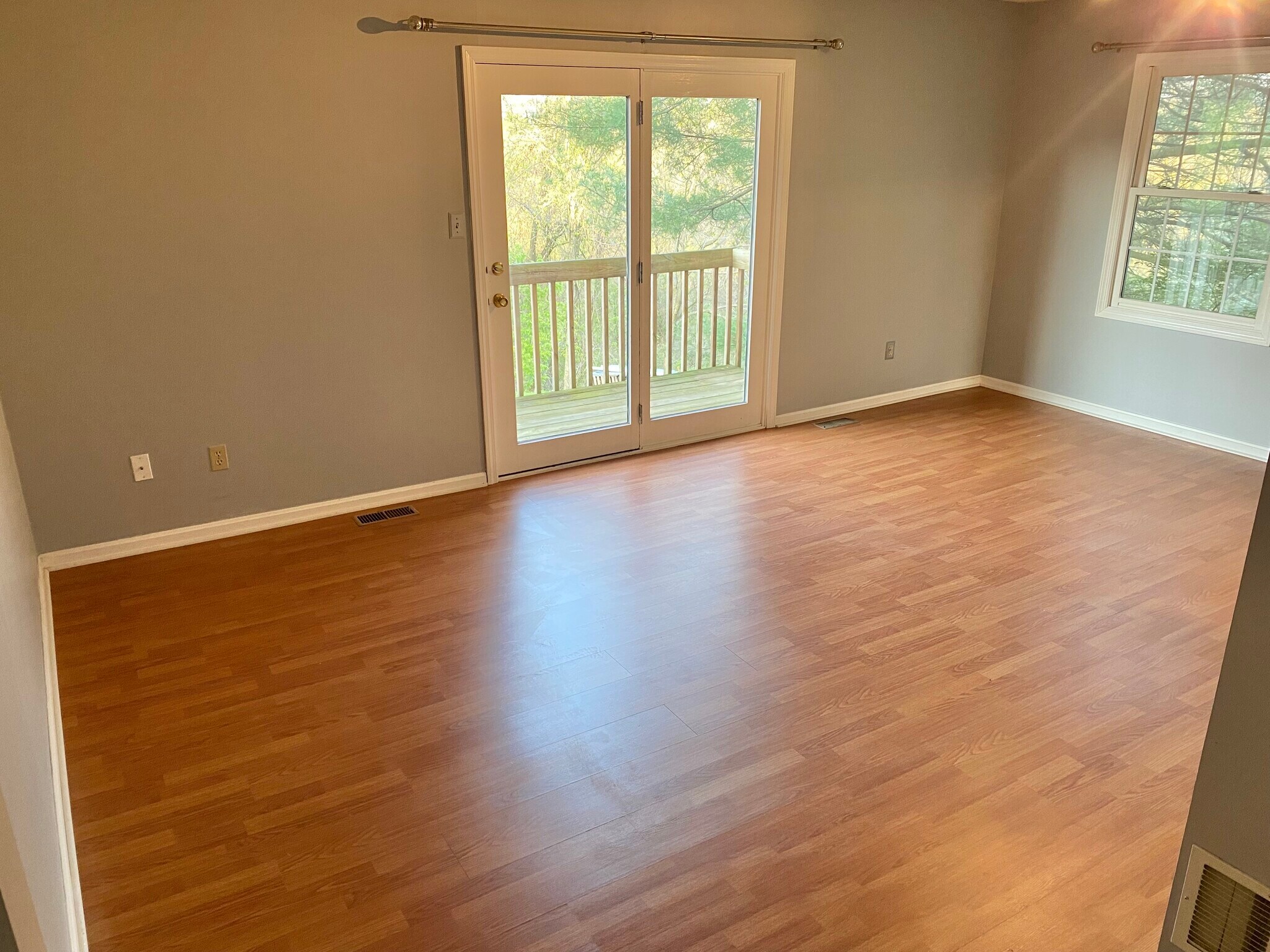Building Photo - 202 Meadowview Dr
