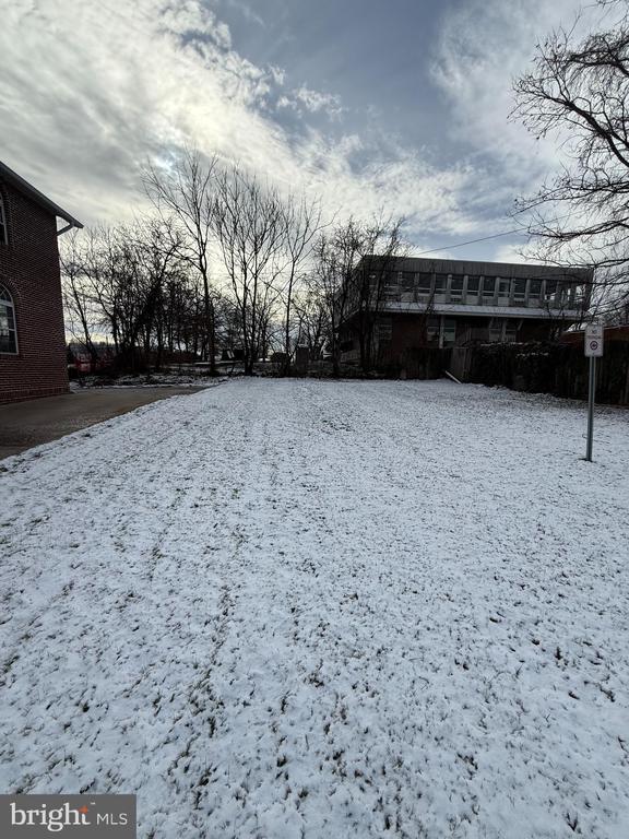 Building Photo - 3003 Preston Ave