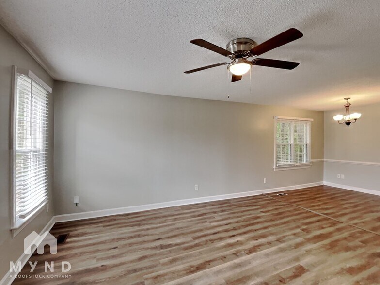 Building Photo - 405 Helleri Ct