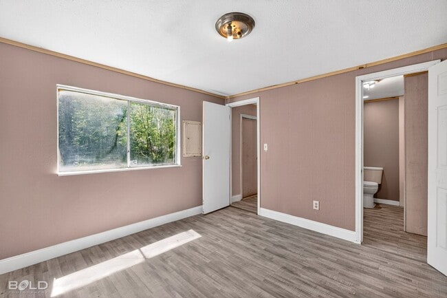 Building Photo - 4321 Ridgeway Ave