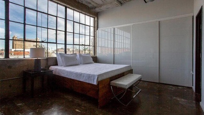 Building Photo - 120 Saint Louis-4211