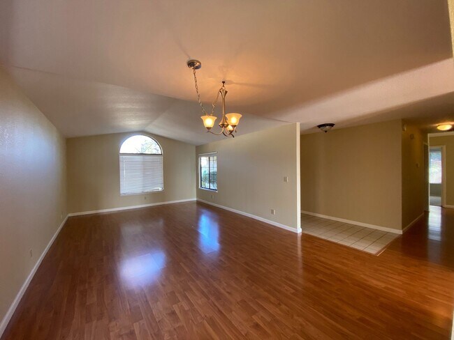 Building Photo - Single Story Beautiful Bay View Home