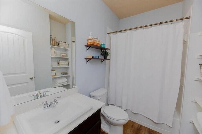 Building Photo - 652 Donegal Ln