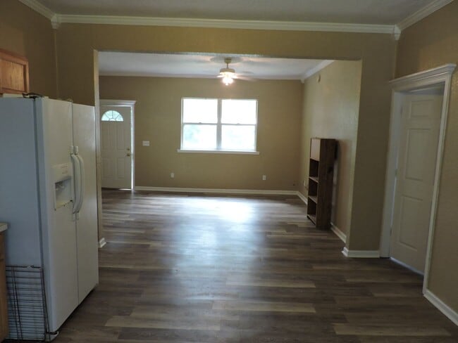 Building Photo - 620 SW Highland Ave